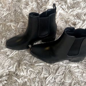 Black ankle boots size 7